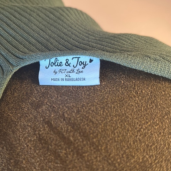 Chic V-Neck Ribbed Tank Top - Green - Picture 4 of 6